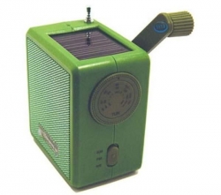 KIKKERLAND Solar-Radio mit Kurbel + Mini-Staubsauger: Henry der Staubsauger 